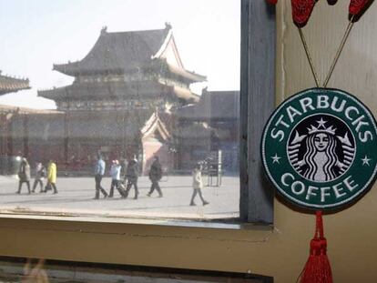 Vista de la Ciudad Prohibida desde el local de Starbucks en el antiguo recinto imperial de Pekín.