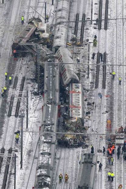 Colisión frontal de dos trenes de cercanías ocurrida en Buizingen, 20 kilómetros al suroeste de Bruselas.