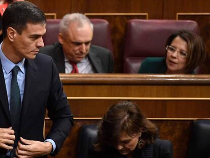 Pedro Sánchez abandona su escaño tras el rechazo del Congreso a los presupuestos.