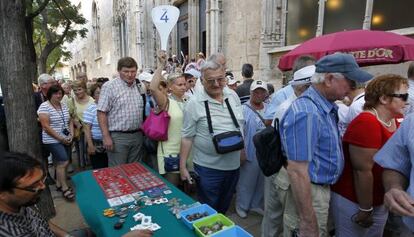 Un grupo de cruceristas pasea por el centro de Valencia.