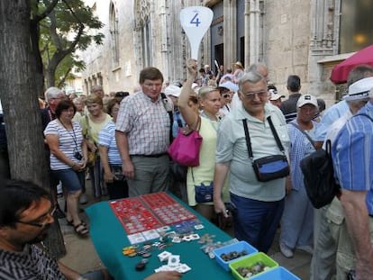 Un grupo de cruceristas pasea por el centro de Valencia.