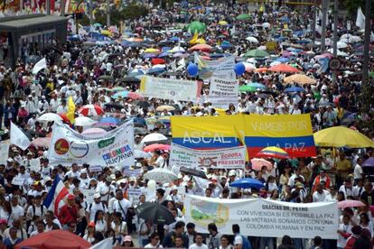 Protesto em Bogotá pedia fim da violência, dia 9 de abril.