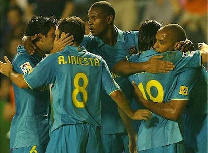 Los jugadores del Barça celebran uno de los goles