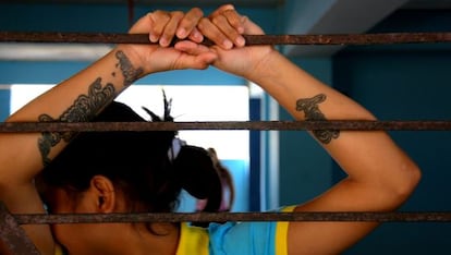 Muchas internas de la cárcel de menores lucen tatuajes.