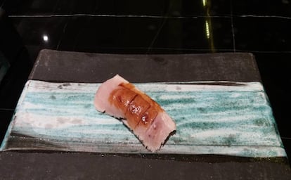 Nigiri de ventresca de emperador.