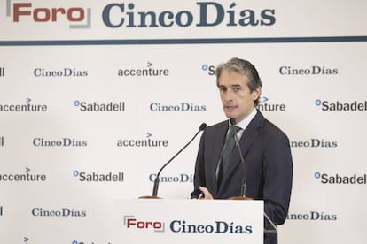 &Iuml;&ntilde;igo de la Serna en el Foro Cinco D&iacute;as