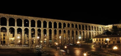 El acueducto por la noche. 