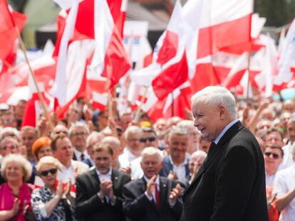 El vice primer ministro polaco y presidente del PiS, Jaroslaw Kaczynski, el sábado en una convención de la coalición Derecha Unida, en una imagen difundida en Twitter por su partido.