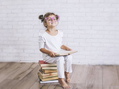 Cómo los libros que tiene en casa pueden convertir a su hijo en un gran lector