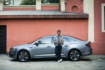 Una jornada cualquiera de Luis transcurre entre visitas a proveedores y clientes. El Renault Talisman Berlina ICON es su arma secreta.