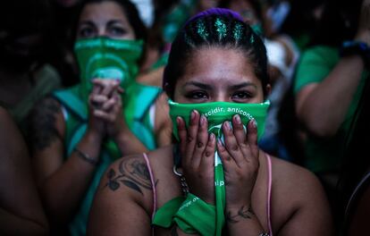 Concentración ante el Congreso argentino a la espera sobre su decisión sobre el aborto.