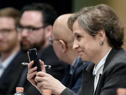 Carmen Aristegui durante la conferencia en la que denunció el espionaje del Gobierno.