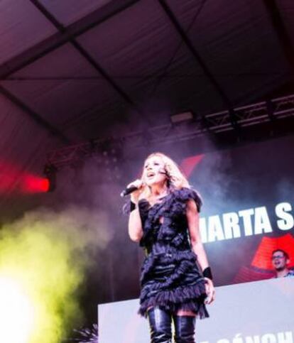 Marta Sánchez al concert d'anit a Badalona.