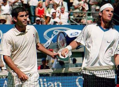 Pete Sampras y Carlos Moyà, al término de la final de 1998.