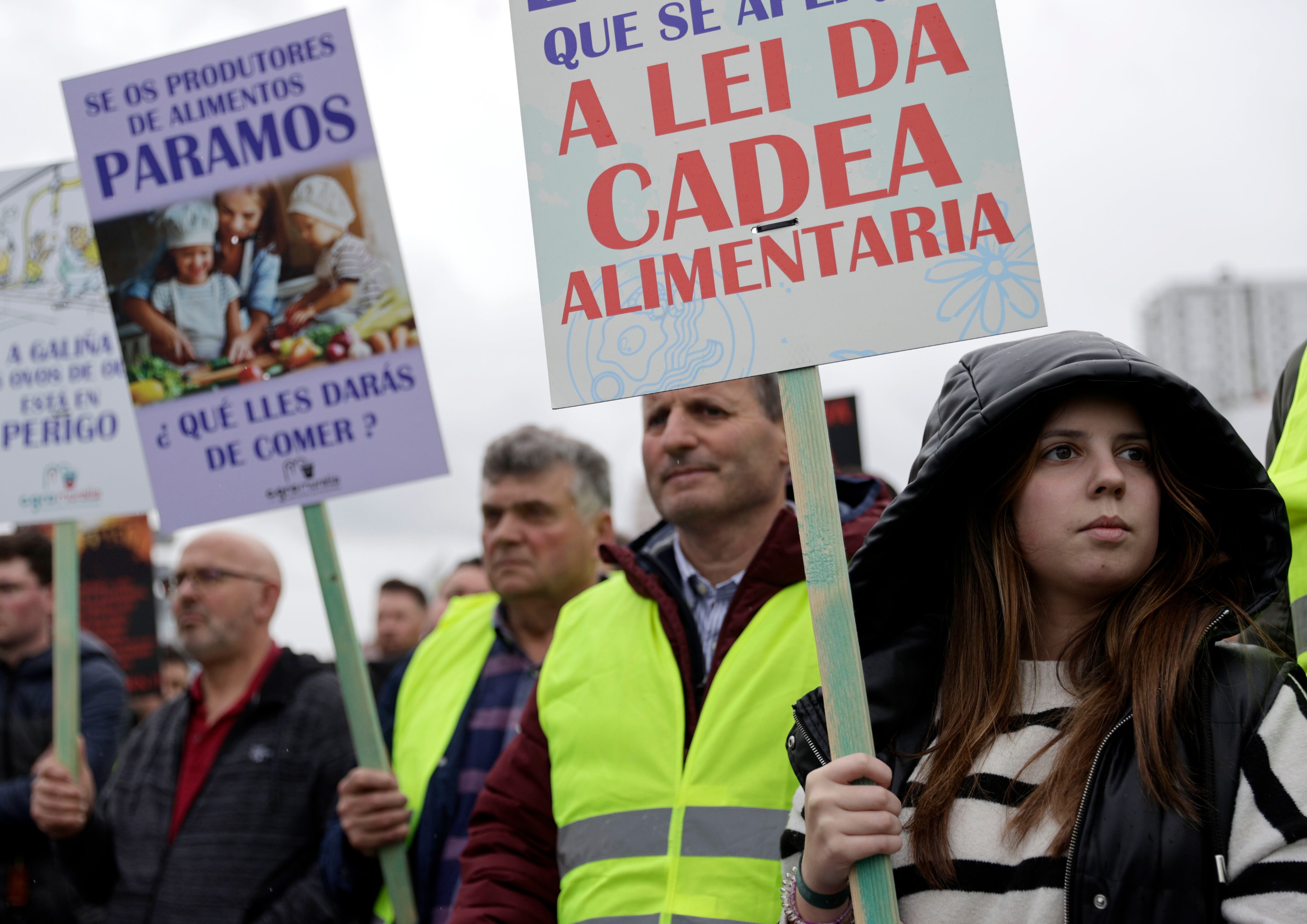 Ganaderos y agricultores de Galicia se han manifestado este jueves por las calles de A Coruña.