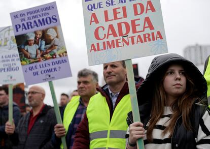 Ganaderos y agricultores de Galicia se han manifestado este jueves por las calles de A Coruña.