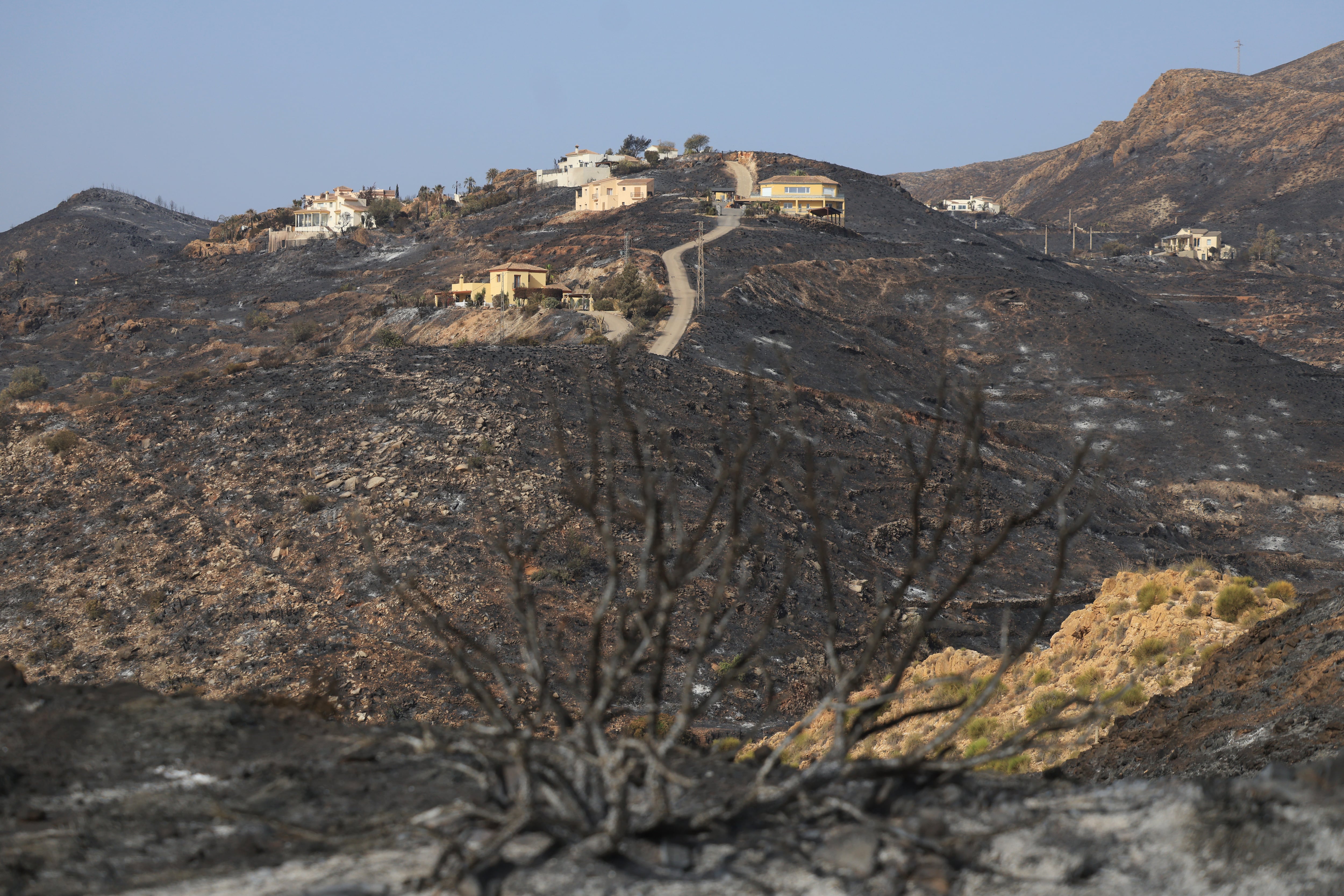 Viviendas afectadas por el incendio en Bédar.