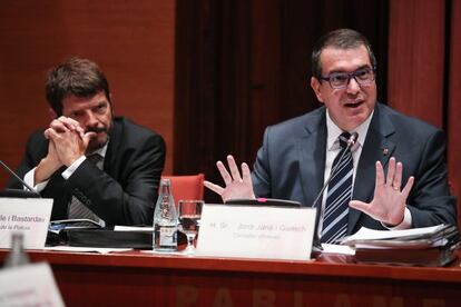 El conseller Jordi Jané i el director general de la Policia, Albert Batlle.