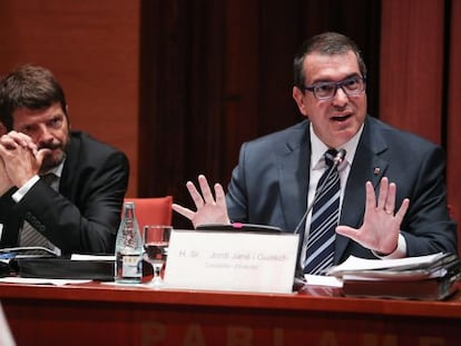 El conseller Jordi Jané i el director general de la Policia, Albert Batlle.