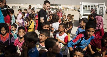 El actor Ewan McGregor visita a los ni&ntilde;os del campo de refugiados de Debaga (Irak). 