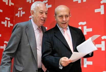 Los ministros de Asuntos Exteriores y Educación Cultura y Deportes, García-Margallo y José Ignacio Wert, respectivamente, en el Instituto Cervantes, a principios de mes