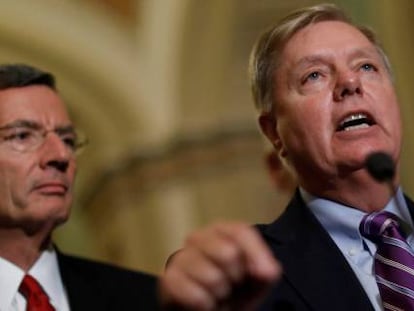 El senador republicano Lindsey Graham (centro). 