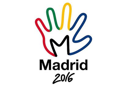 Este logotipo, creado por de Joaquín Mallo, "representa la unidad de las distintas culturas que conviven en Madrid". La forma de la mano y sus colores son cada una de las personas, nacionalidades, razas, culturas... La mano está formada por "una línea continua que cambia de color" y forma una 'eme' en la palma de la mano", con la que el autor quiere decir que "todos los que vivimos en Madrid formamos parte integrante de ella". La mano "da la bienvenida" a su vez a todo aquel que quiera acercarse a esta ciudad, una especie de "saludo amigable" donde se aprecia "la frescura de Madrid y de su gente".