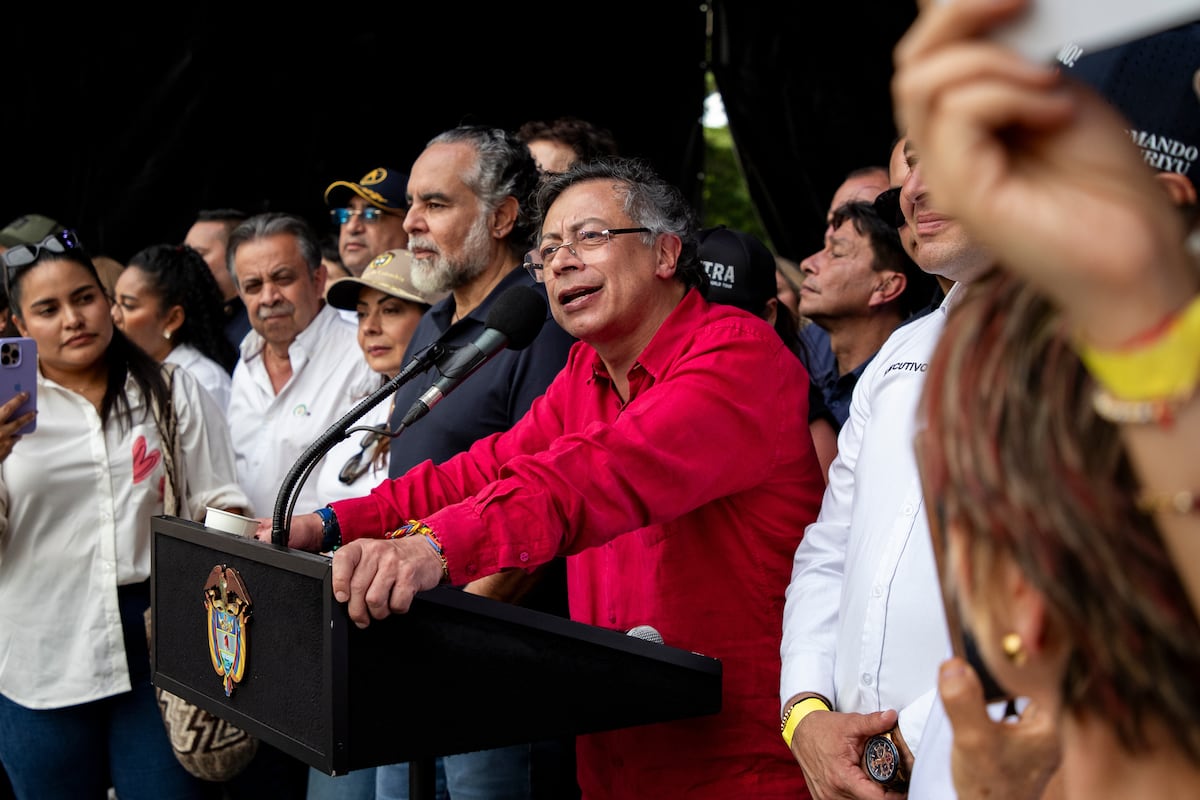 Gustavo Petro se prepara para dejar la Presidencia pero no el poder