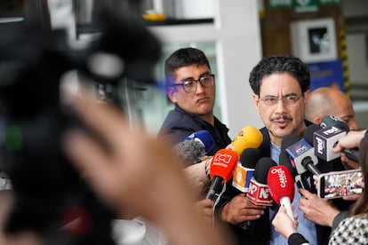El senador Iván Cepeda al finalizar la audiencia contra Álvaro Uribe, el 8 de julio de 2025.