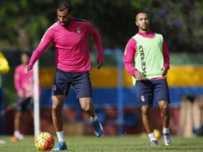 Nauzet Alemán, jugador de Las Palmas, agredido en una discoteca tras el partido contra el Barcelona