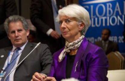 La directora gerente del FMI, Christine Lagarde, y su consejero especial, David Lipton (i), antes de la reunión del Comité Internacional Financiero y Monetario (IMFC). EFE/Archivo