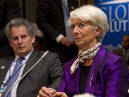 La directora gerente del FMI, Christine Lagarde, y su consejero especial, David Lipton (i), antes de la reunión del Comité Internacional Financiero y Monetario (IMFC). EFE/Archivo