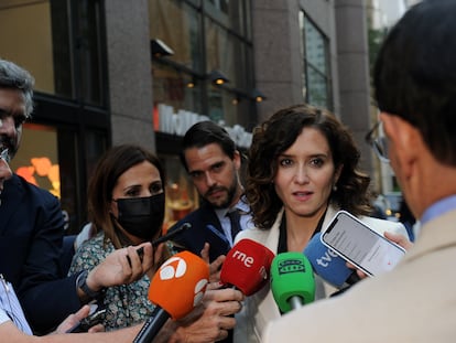 La presidenta de la Comunidad de Madrid, Isabel Díaz Ayuso, ofrece declaraciones a los medios, el pasado 27 de septiembre, en Nueva York (EE UU).