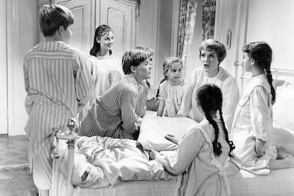 Julie Andrews y todos los ni?os de Sonrisas y lgrimas (1965).