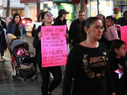 Familiares de víctimas de meningitis aséptica se manifestaban para exigir justicia, el 25 de noviembre en Durango (México).