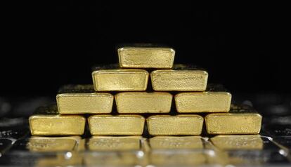 El oro cotizaba al cierre del viernes por debajo de los 1.500 dólares