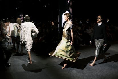 Un momento del desfile primavera-verano 2025 de Hodakova, durante la Semana de la Moda de París.