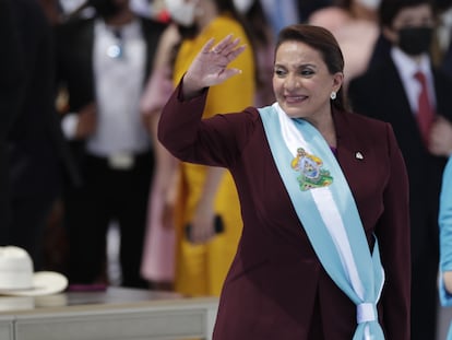 Xiomara Castro después de jurar como nueva presidente de Honduras, en Tegucigalpa, Honduras.