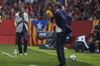 El técnico del Girona, Pablo Machín, se lamenta tras una ocasión de su equipo.