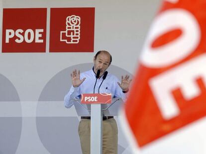 Rubalcaba, durante su intervención en la Fiesta de la Rosa del PSOE de Valladolid.