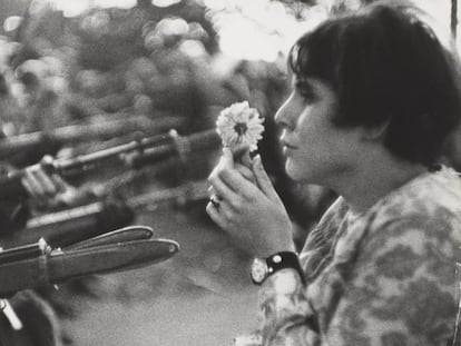 'La chica con la flor' (1967), de Marc Ribaud, formará parte de la muestra 'Cámara y ciudad'. 