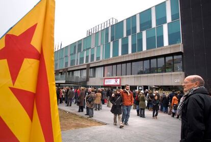 El mayor municipio de todos los que se pronuncian es Sant Cugat del Vallès, con 59.042 vecinos con derecho a voto.