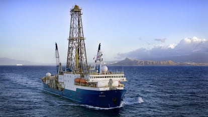 The 'JOIDES Resolution,' off the coast of Honolulu, during an expedition in May 2009.