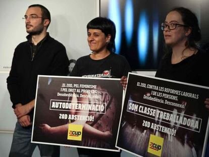 Els diputats de la CUP, Albert Botran, Anna Gabriel i Eulàlia Reguant.