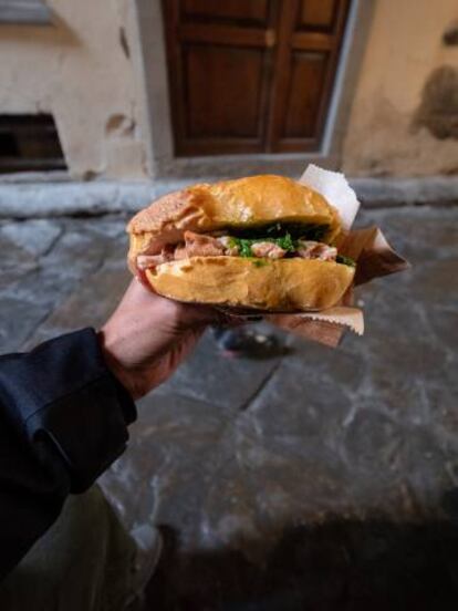 El 'lampredotto', un bocadillo de comida local florentina cuyo ingrediente principal es el cuarto estómago del vacuno.