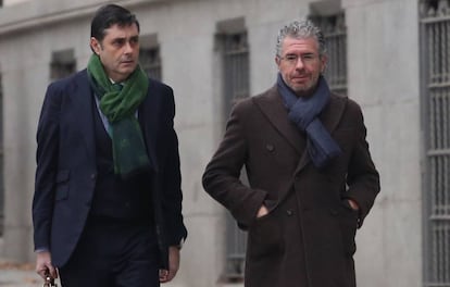 Francisco Granados (R), arriving at the High Court.