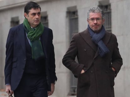 Francisco Granados (R), arriving at the High Court.