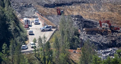 Labores de busqueda en el vertedero de Zaldibar, en Bizkaia.