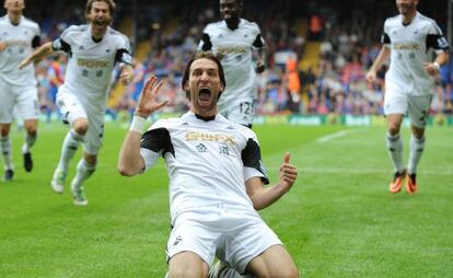 Michu celebra un gol con el Swansea en 2013. 