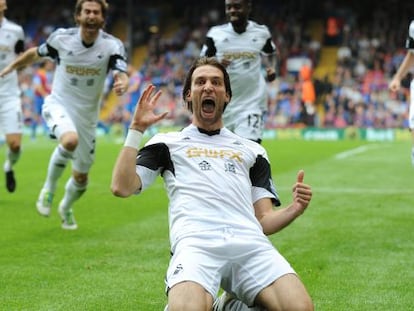 Michu celebra un gol con el Swansea en 2013. 